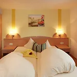 ベッド・アンド・ブレックファスト Alpenmotel Saeuling 3*