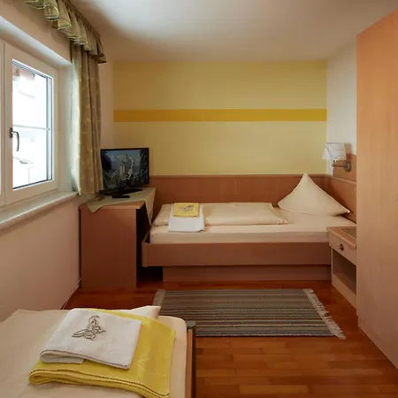 Bed & Breakfast Alpenmotel Saeuling 3*