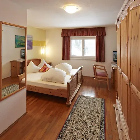 Alpenmotel Saeuling Bed & Breakfast 3*