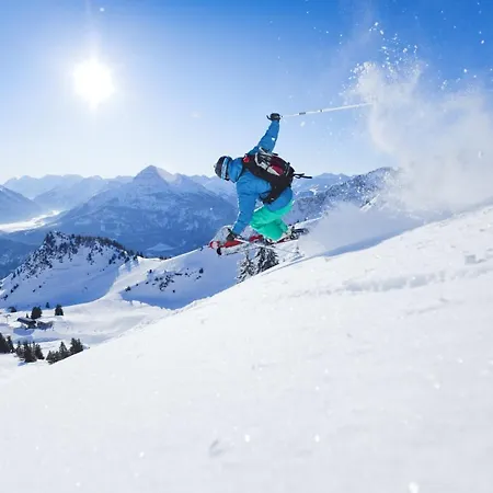 Alpenmotel Saeuling فندق مبيت وإفطار